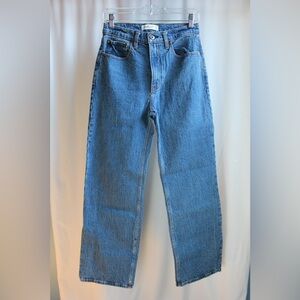 Abercrombie & Fitch, High Rise 90s Relaxed Jean, Medium Wash, Size: 27 Short.